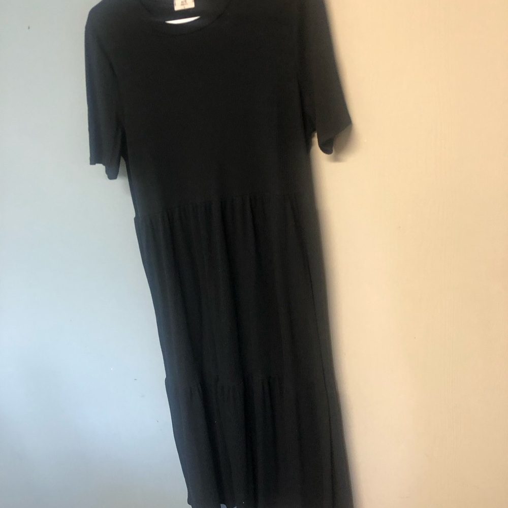 Elegant Black Midi Dress